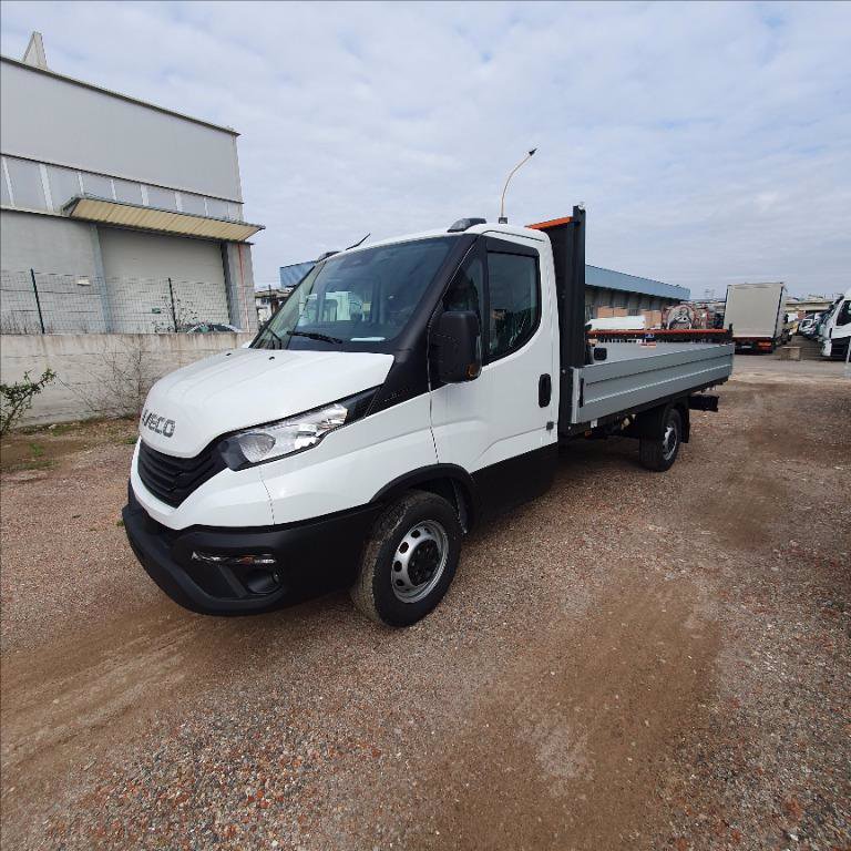 IVECO Daily 35 S12 3750 cab.