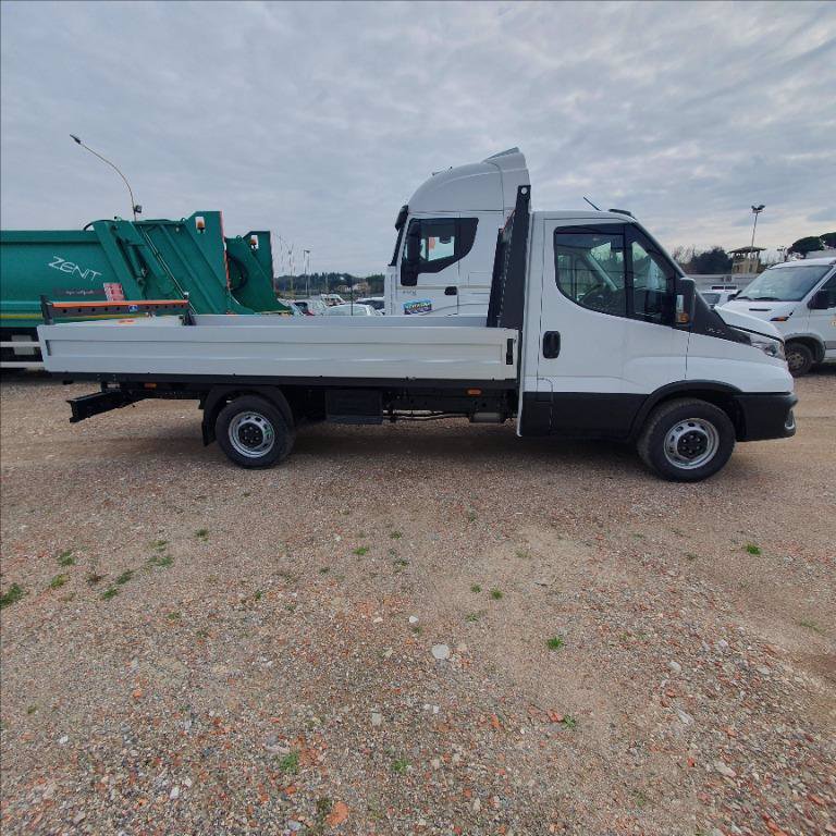 IVECO Daily 35 S12 3750 cab.